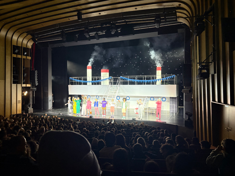 Die Faschule im Theaterstück Emil und die drei Zwillinge (3)